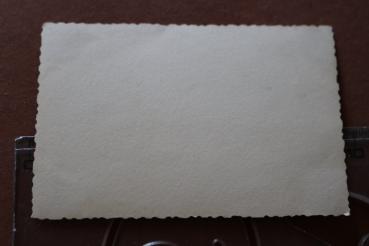 Preview: altes Foto - gefallene Soldaten ?? an Hütte aufgereiht - Russland ?